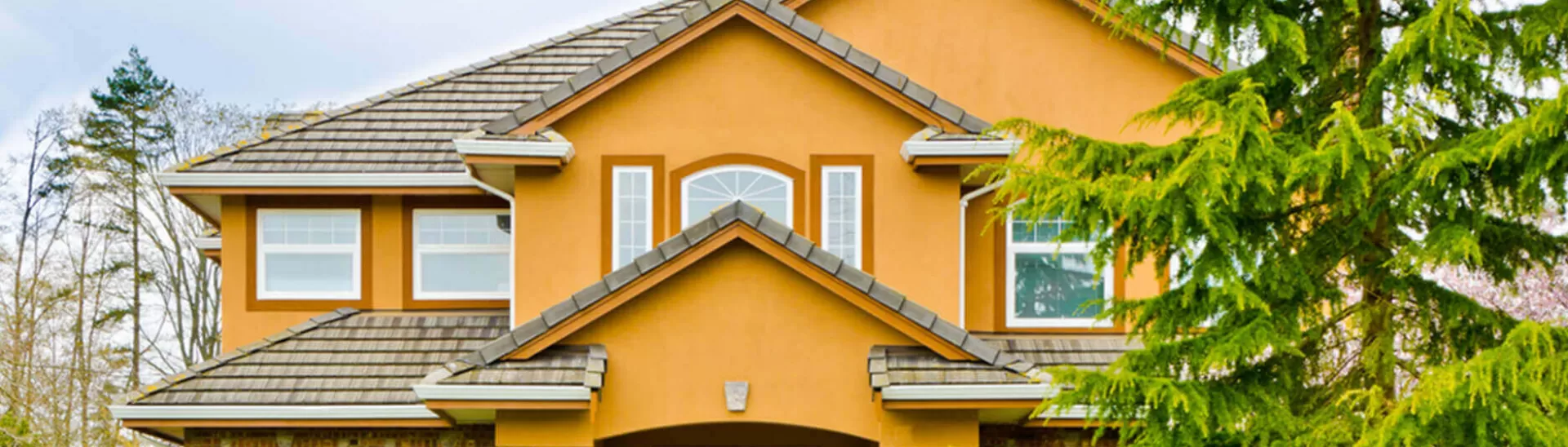 How to Pick the Right Exterior Paint for Your Home to Enhance Its Grandeur This Festive Season